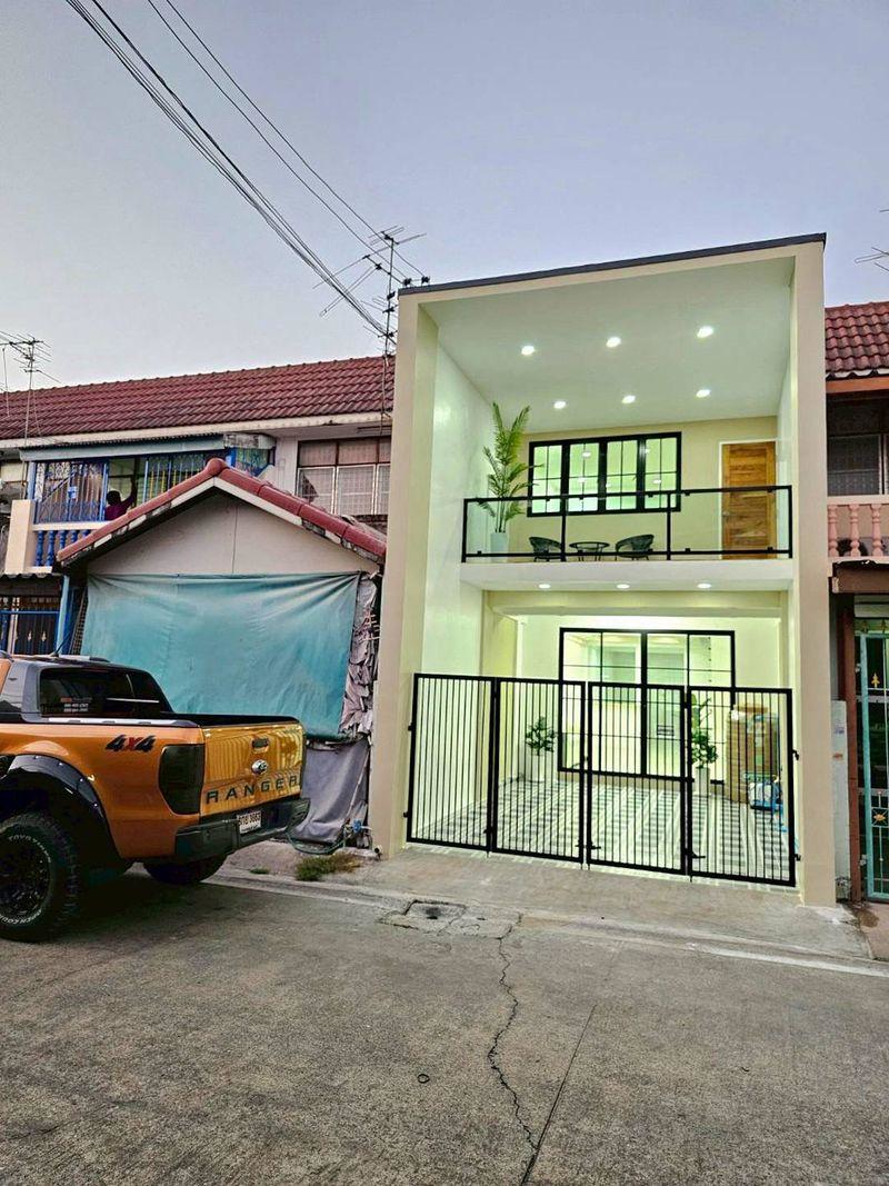 หน้าบ้านถนนกว้างขวาง
