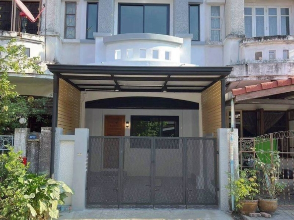 รูปหน้าบ้าน